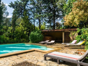 Adorable villa avec piscine nichée dans la pinède